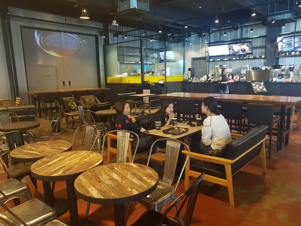 TOM N TOMS Cafe, Korea Melatone Innovative High Pressure Laminates