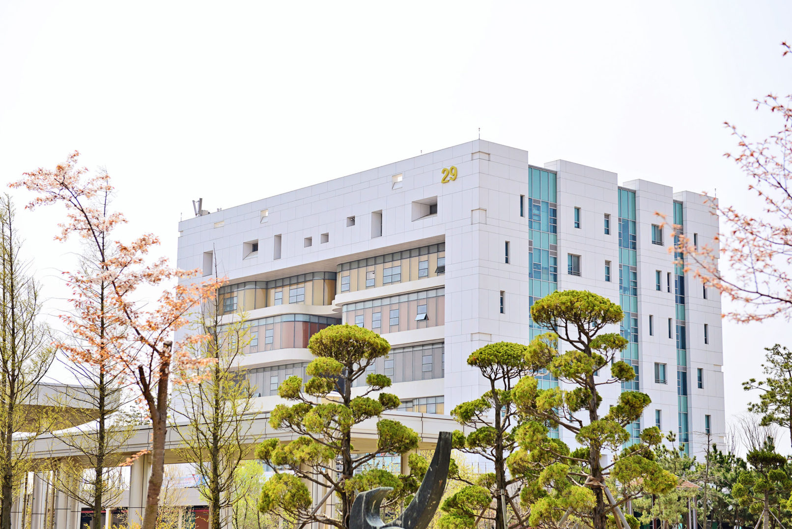 Melatone Compact Laminates for Building Exterior